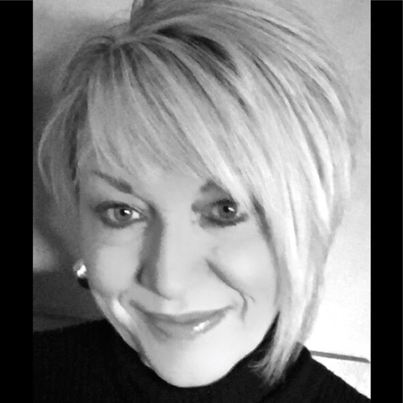 Meet your Posher, Lisa - Picture 2 of 3